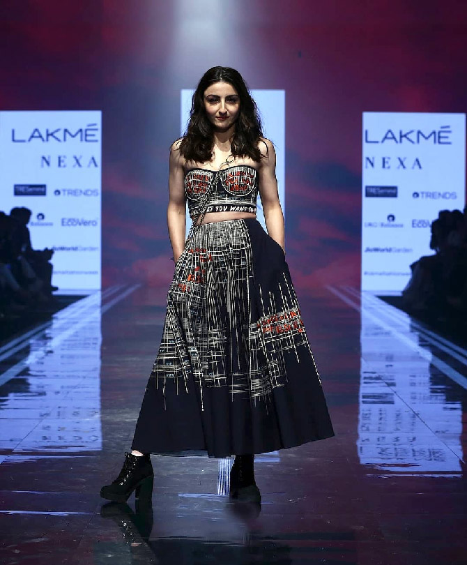 Soha Ali Khan walks for Shahin Mannan at LFW in Mumbai