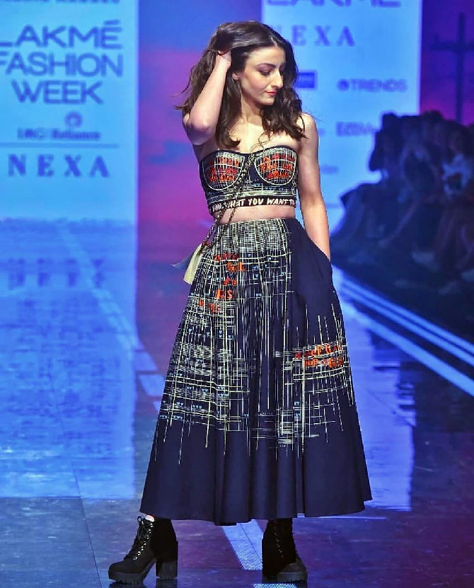 Soha Ali Khan walks for Shahin Mannan at LFW in Mumbai