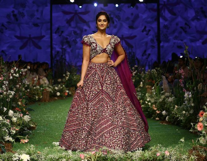 Athiya and Ileana walk for Mrunalini Rao at LFW 