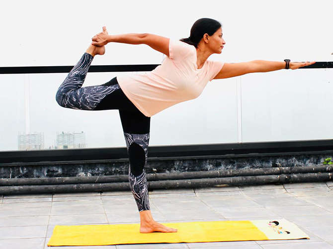 From basics to expert. A Guide to Master the Handstand? — truth.yoga