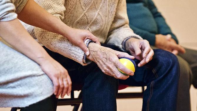 How to take care of elders in the lockdown