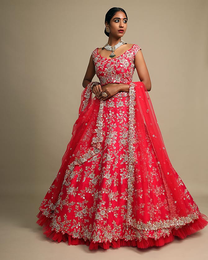 bridal lehenga range 250000