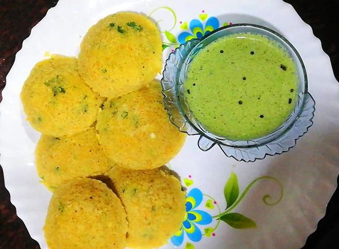 Oats Idli with chutney