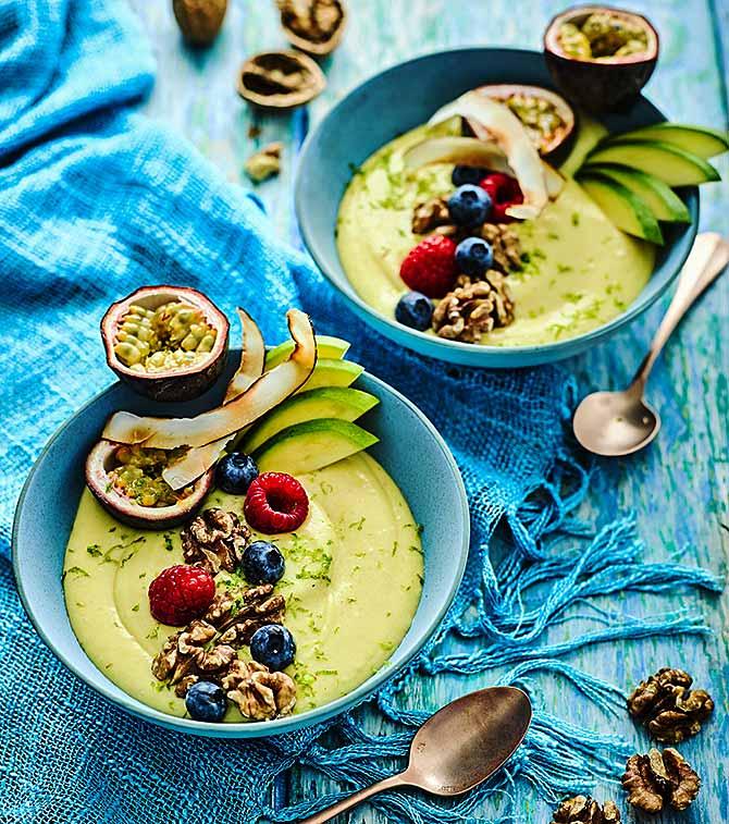 Mango, walnut and turmeric smoothie bowl