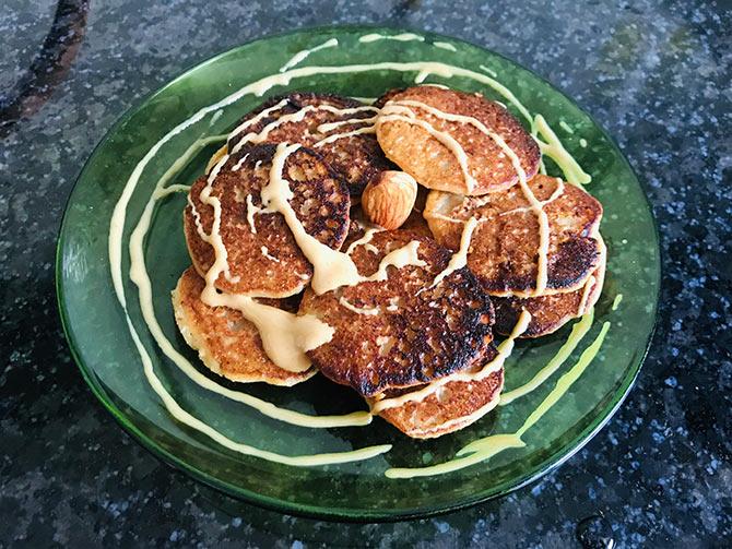 Mini banana pancakes