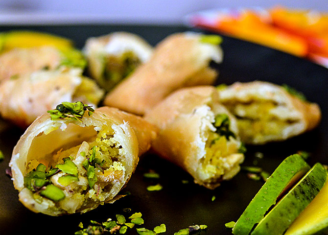 Summer recipes: How to make Khatta Meetha Samosa - Rediff.com Get Ahead