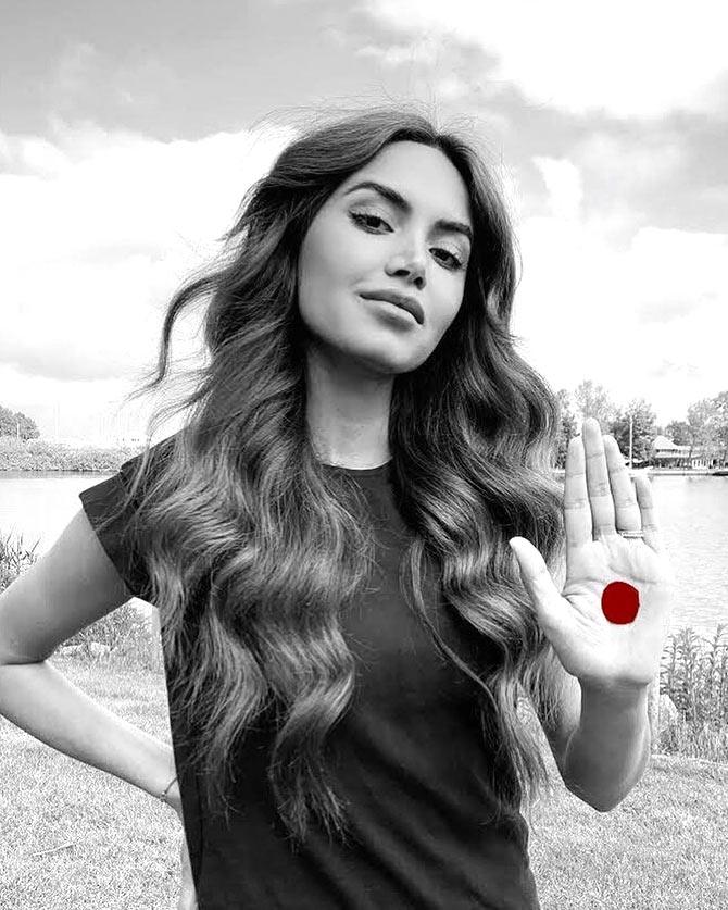 Celebs take the Red Dot Challenge