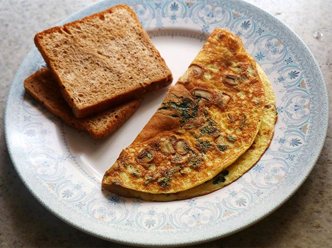 Mushroom and spinach omelette