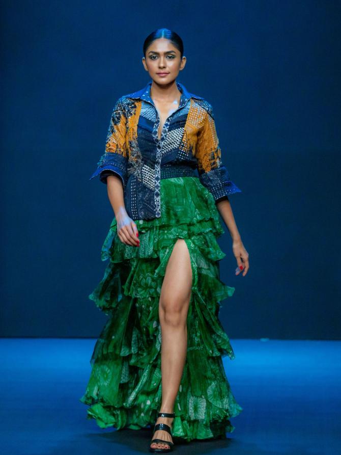 Mrunal Thakur walks for Saksha and Kinni