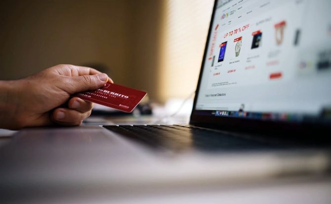 How to avoid frauds while shopping online