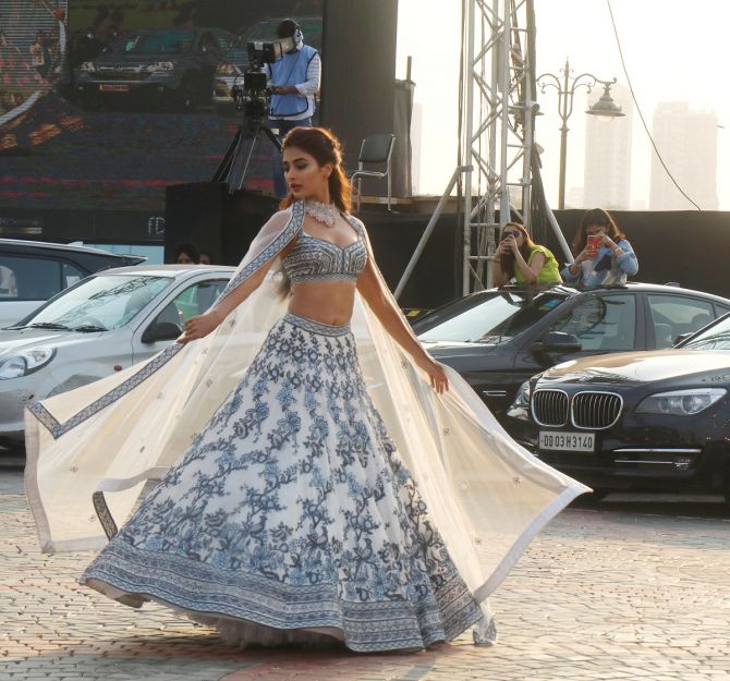Pooja Hegde walks for Varun Chakkilam at FDCI x Lakme Fashion Week