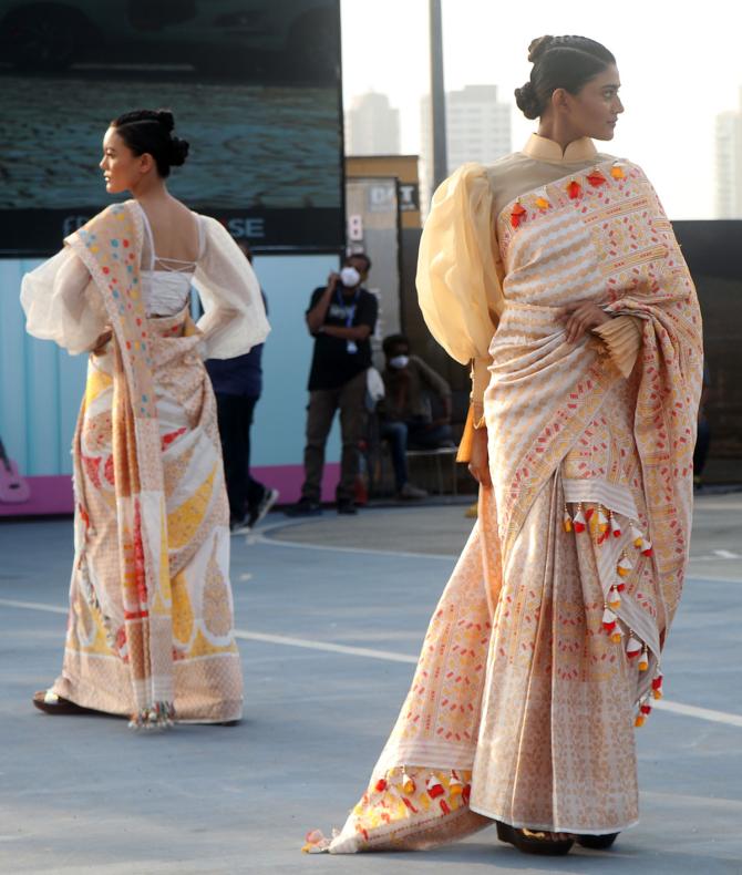 Lara Dutta walks for Sanjukta Dutta at FDCI x Lakme Fashion Week