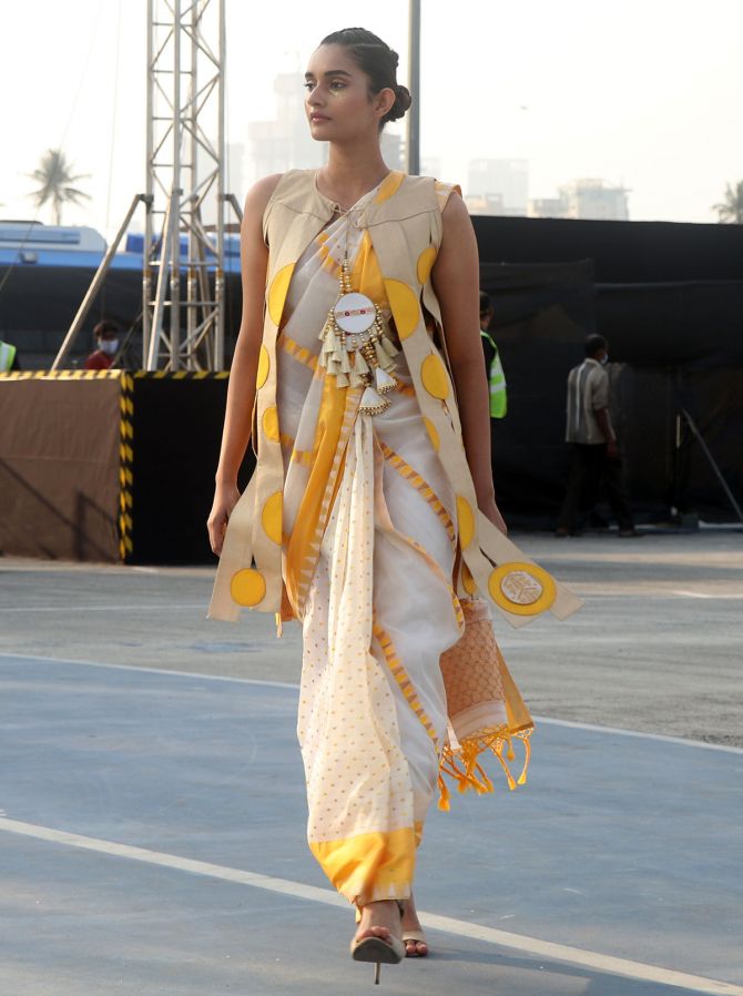 Lara Dutta walks for Sanjukta Dutta at FDCI x Lakme Fashion Week