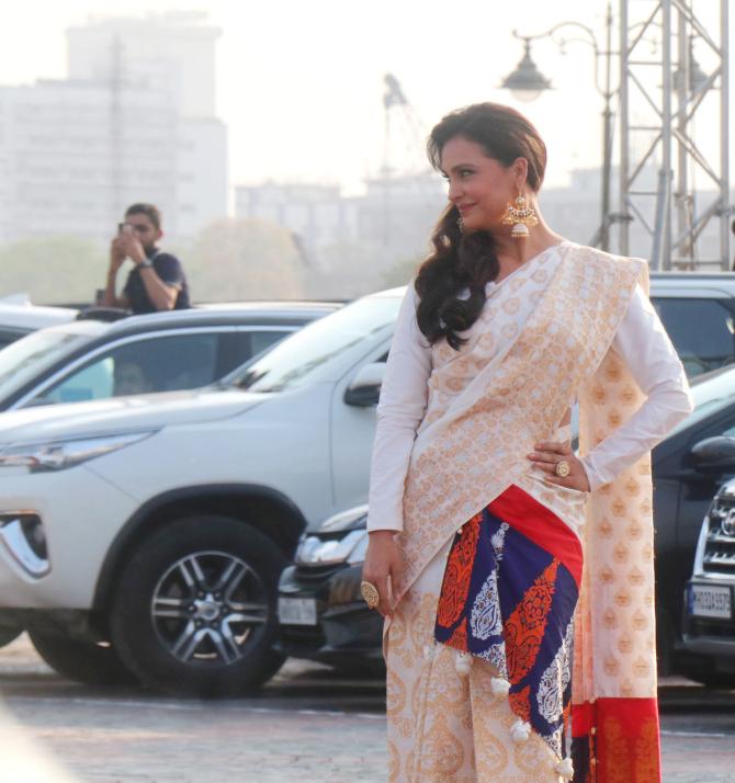 Lara Dutta walks for Sanjukta Dutta at FDCI x Lakme Fashion Week