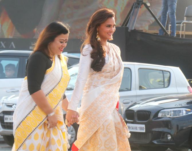 Lara Dutta walks for Sanjukta Dutta at FDCI x Lakme Fashion Week