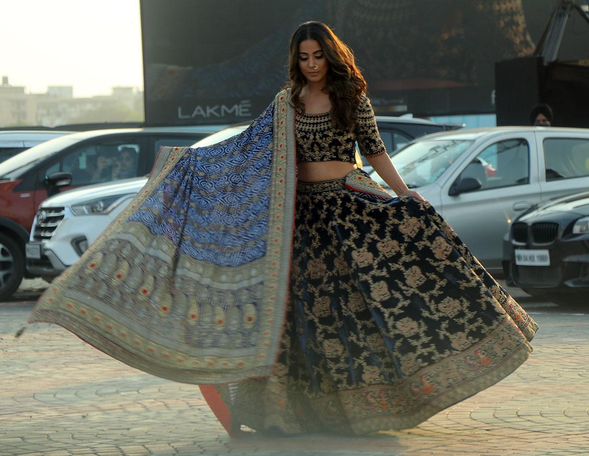 Hina Khan walks for Abhishek and Vinita at FDCI x Lakme Fashion Week