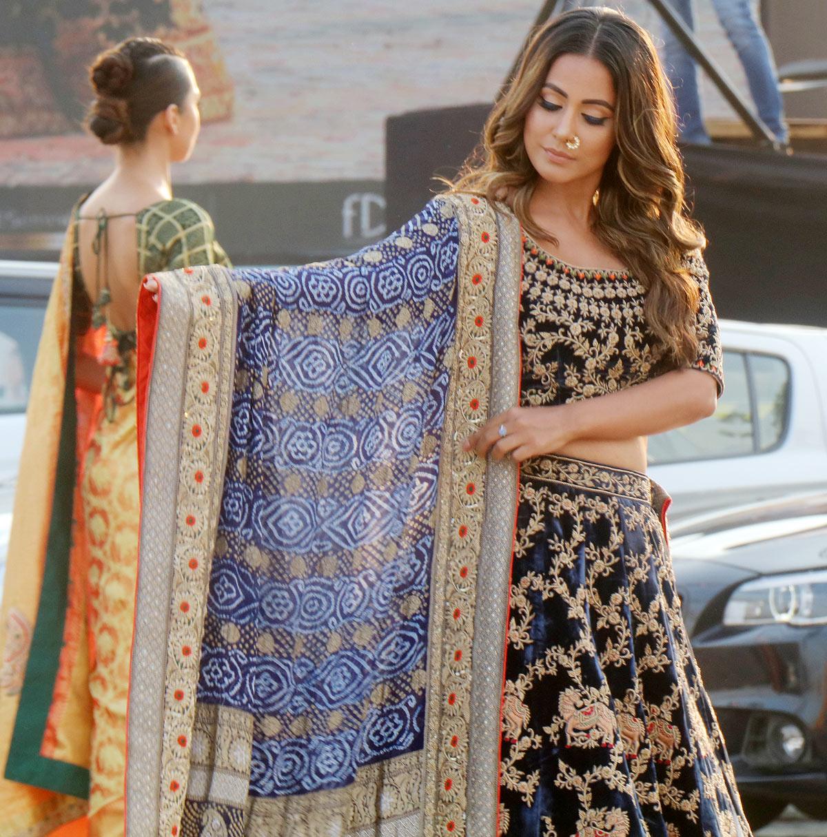 Hina Khan walks for Abhishek and Vinita at FDCI x Lakme Fashion Week