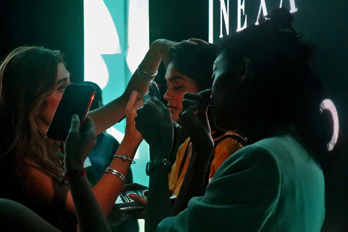 How models get ready for a fashion show