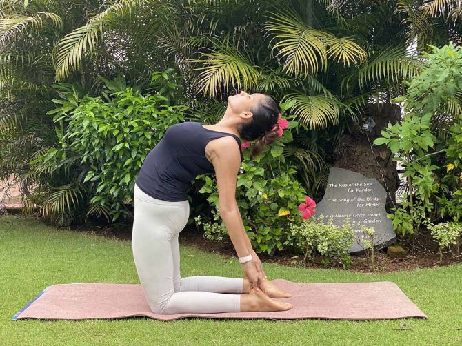 Namita shows you how to stretch to improve your lung capacity