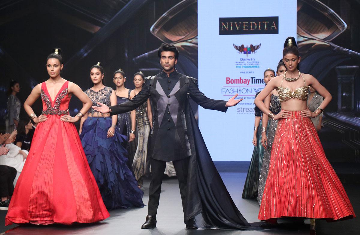 Meezan Jaffrey walks for Nivedita Saboo