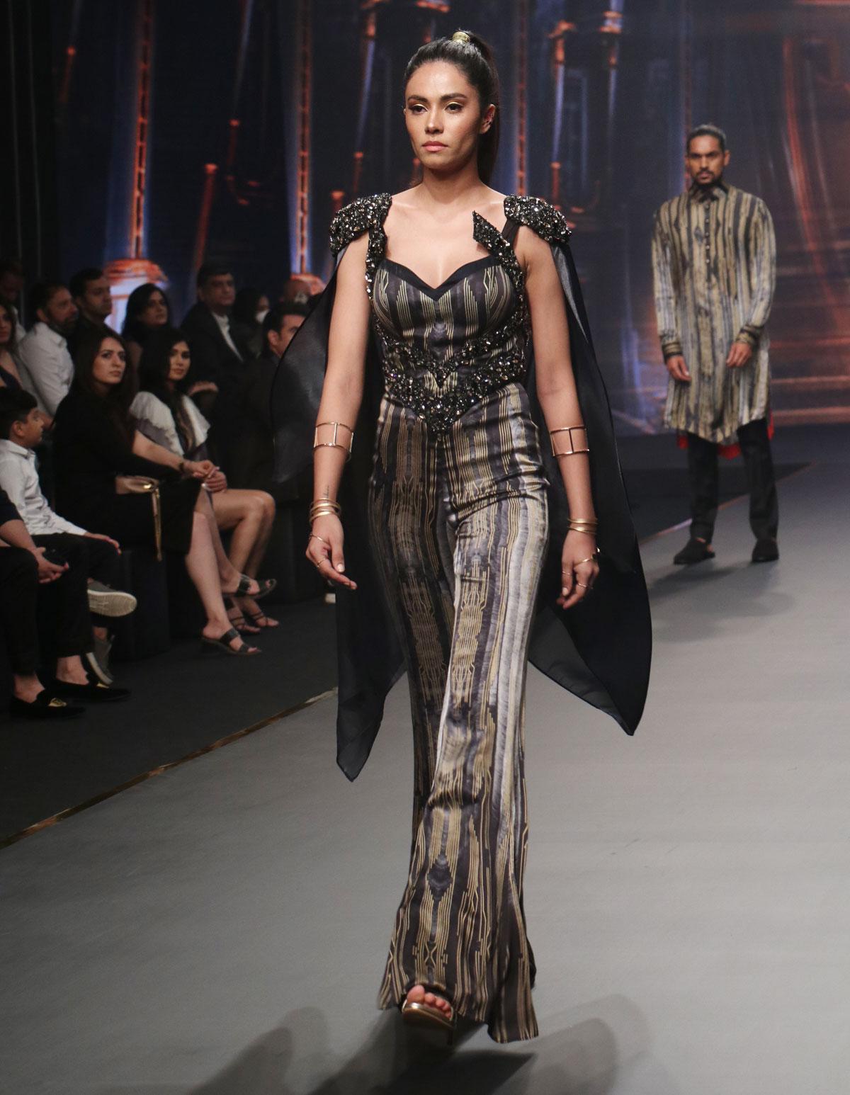 Meezan Jaffrey walks for Nivedita Saboo