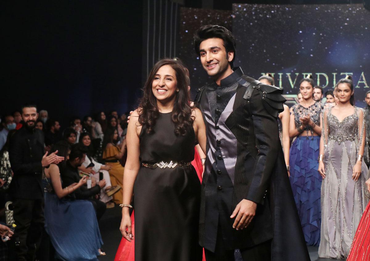 Meezan Jaffrey walks for Nivedita Saboo