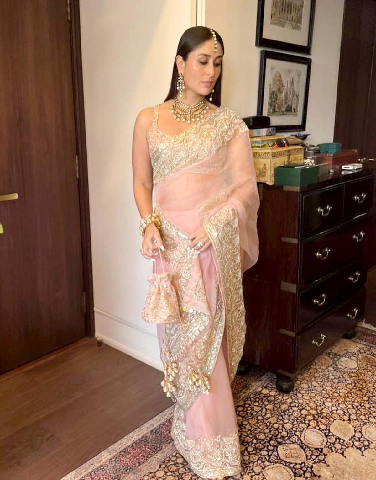 Kareena Kapoor And Manish Malhotra Are Unrecognisable In This Rare Pic From  Karisma Kapoor's Mehendi