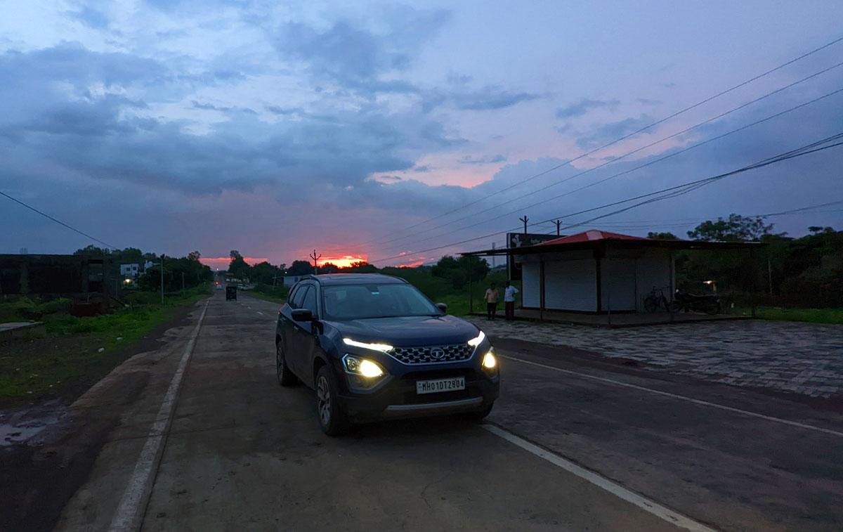 The Tata Safari in the middle of the road