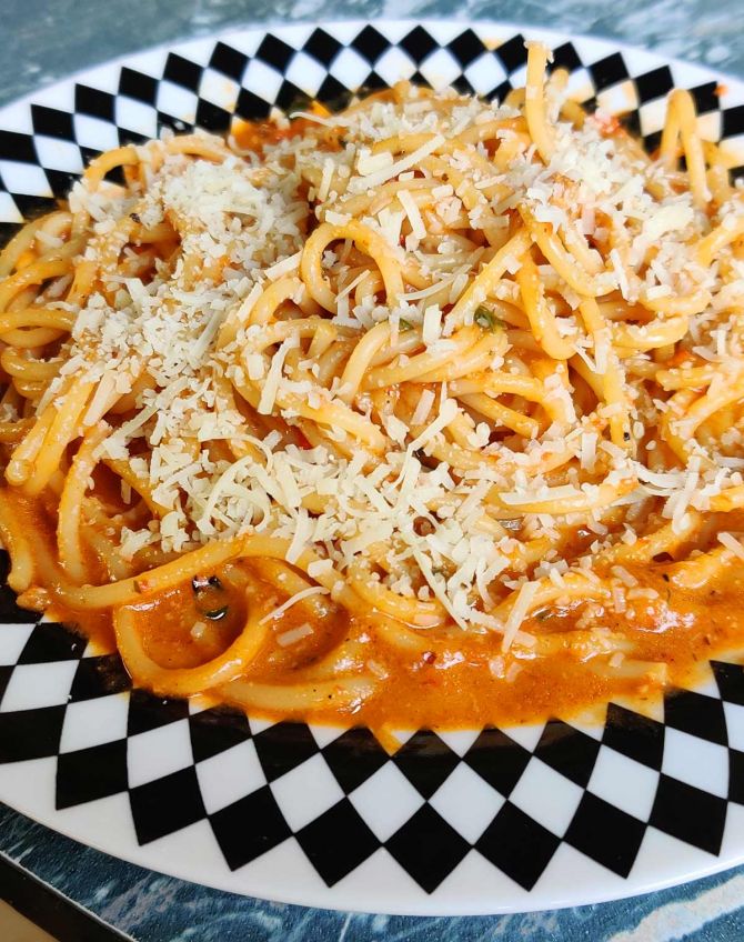 Roasted Red Bell Pepper Spaghetti