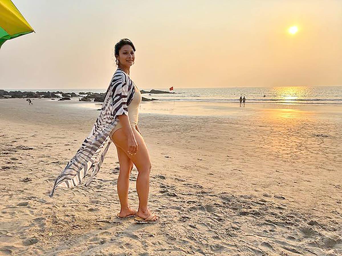 Seen Tanishaa's CUTE Beach Fashion? - Rediff.com