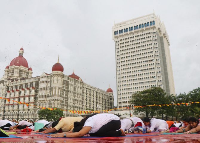 International Yoga Day by Patanjali Yog Samiti Mumbai and Bombay Port Trust