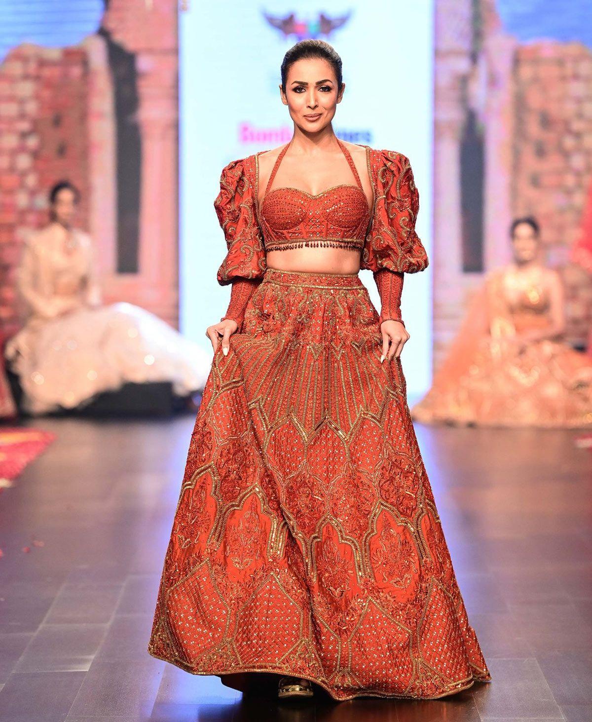 Sobhita Dhulipala steals the show in a contemporary lehenga at Lakme Fashion  Week 2023