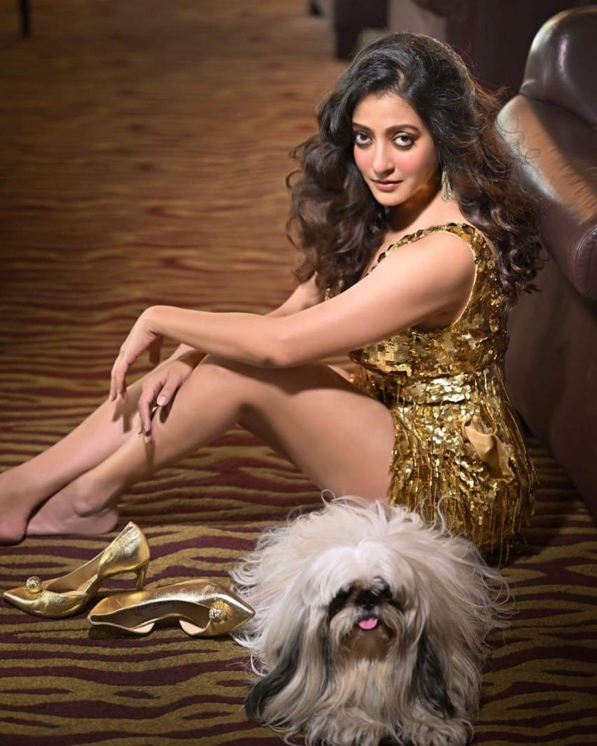 Sizzling Raima Sen Get Ahead 4344