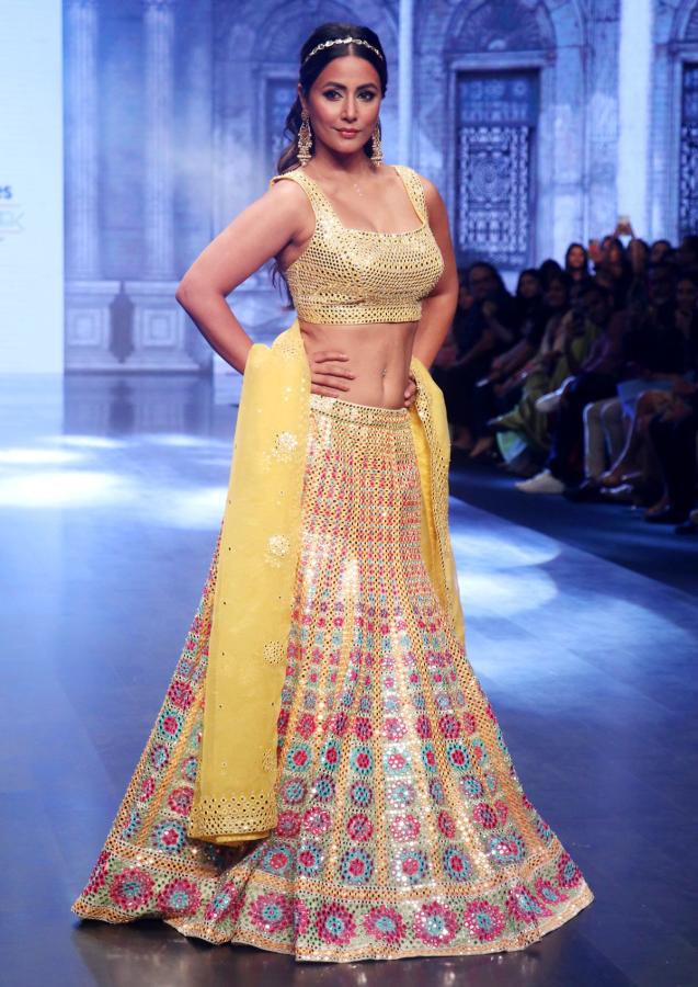 Hina Khan walks for Bhawana Goenka at Bombay Times Fashion Week 2022