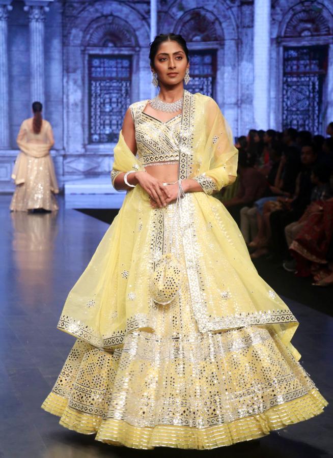 Hina Khan walks for Bhawana Goenka at Bombay Times Fashion Week 2022