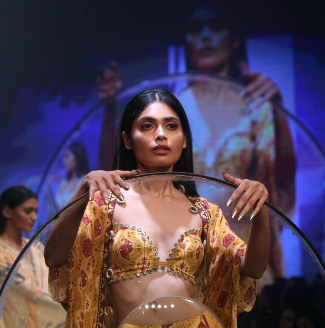 Sonakshi Sinha walks for Srishti Raai's SOEZI at Bombay Times Fashion Week 2022