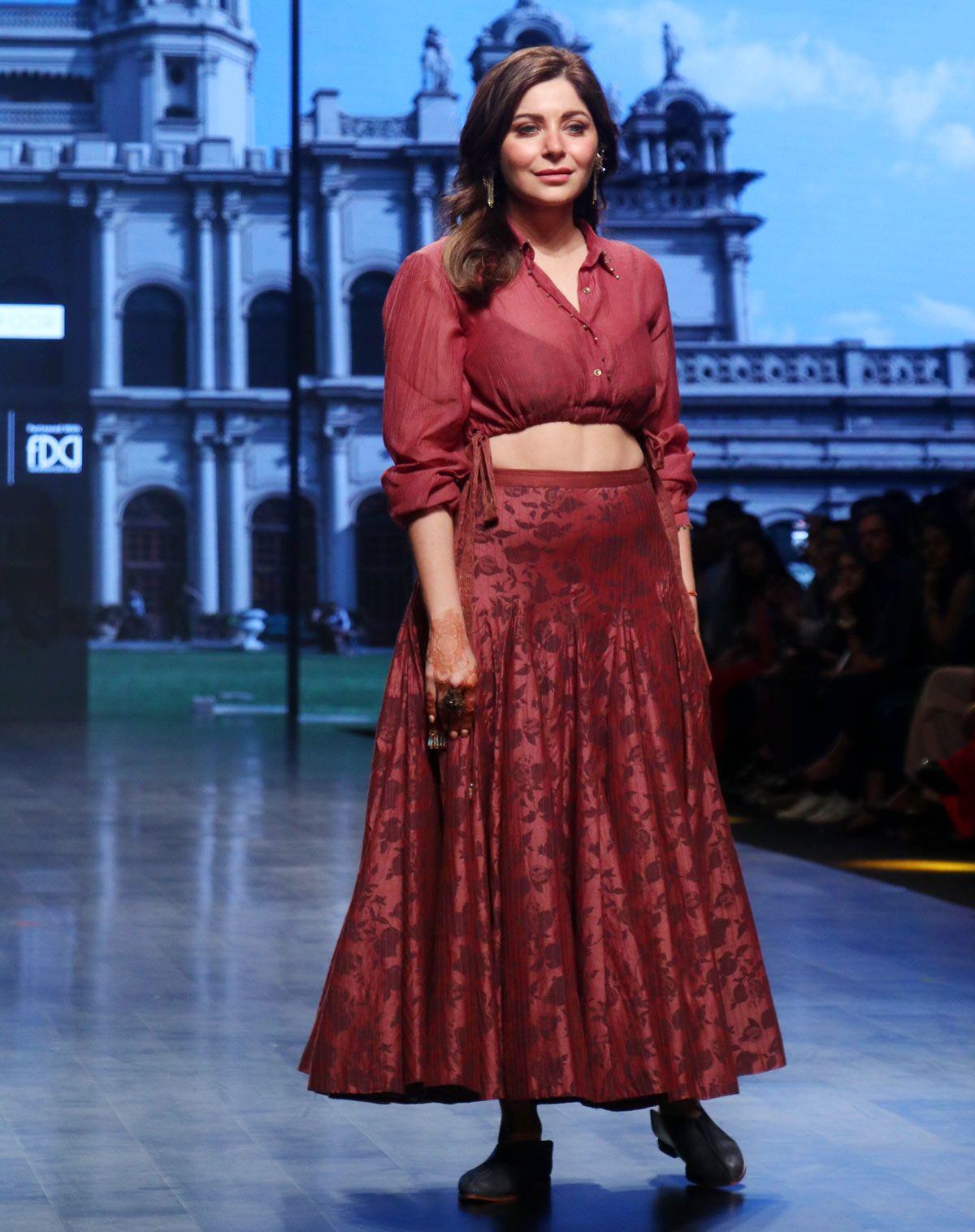 Kanika Kapoor walks for Swatti Kapoor at FDCI x Lakme Fashion Week 2022