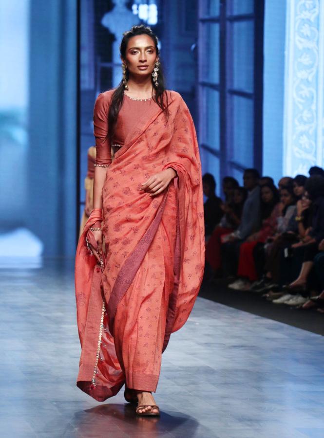 Kanika Kapoor walks for Swatti Kapoor at FDCI x Lakme Fashion Week 2022