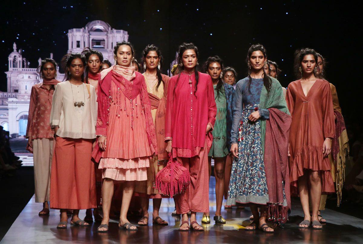 Kanika Kapoor walks for Swatti Kapoor at FDCI x Lakme Fashion Week 2022