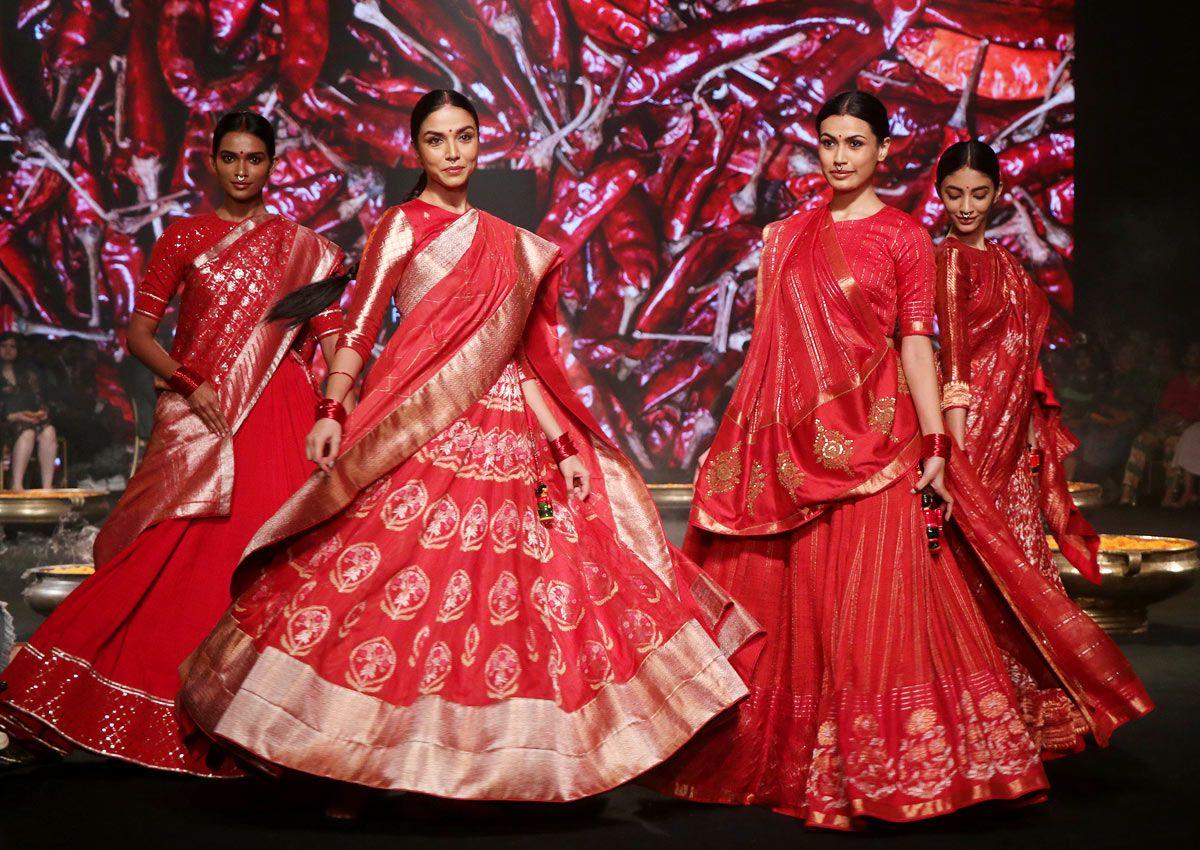 Aditi Rao Hydari walks for Gaurang Shah at FDCI x Lakme Fashion Week 2022