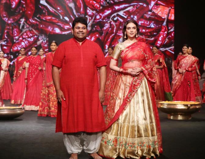 Aditi Rao Hydari walks for Gaurang Shah at FDCI x Lakme Fashion Week 2022