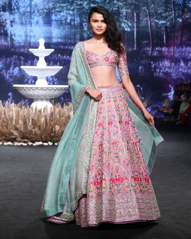 Sania Mirza walks for Anushree Reddy at FDCI x Lakme Fashion Week 2022