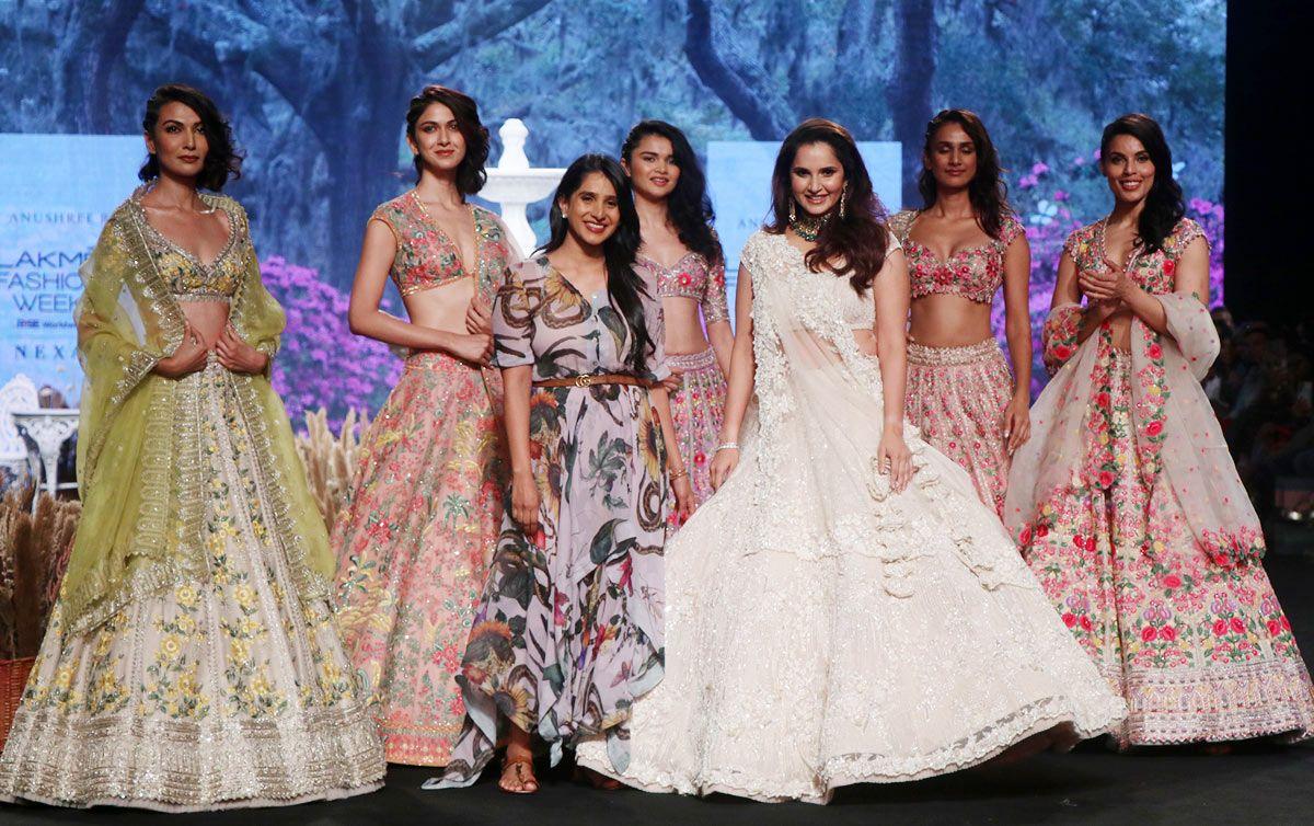 Sania Mirza walks for Anushree Reddy at FDCI x Lakme Fashion Week 2022