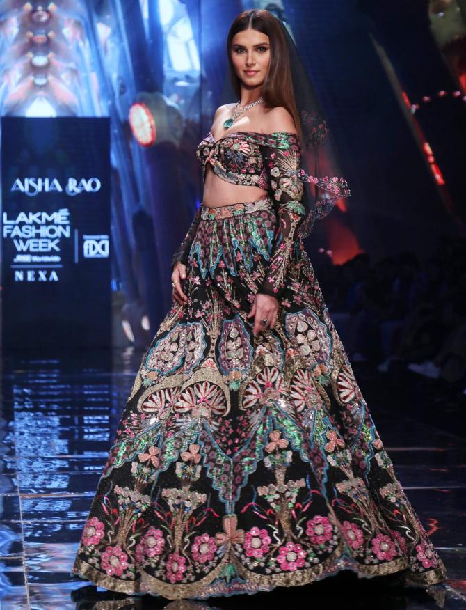 Tara Sutaria walks for Aisha Rao at FDCI x Lakme Fashion Week 2022