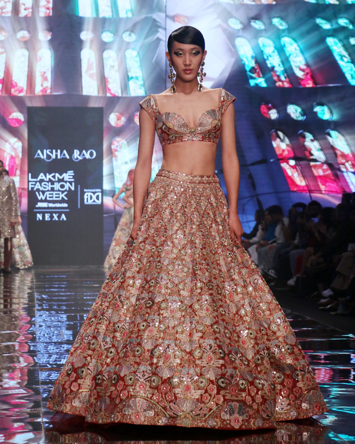 Janhvi Kapoor Is Scintillating As Ever In A Mermaid Lehenga For Kalki  Fashion's Showstopping Rampwalk At Lakme Fashion Week x FDCI