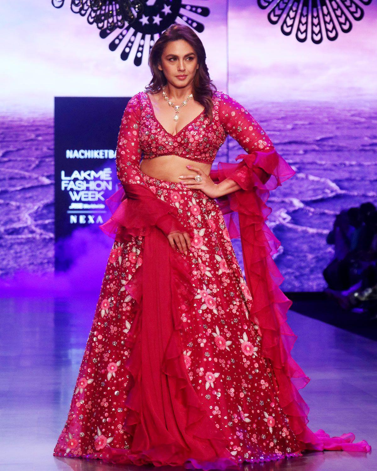 Huma Qureshi walks for Nachiket Barve at FDCI x Lakme Fashion Week 2022