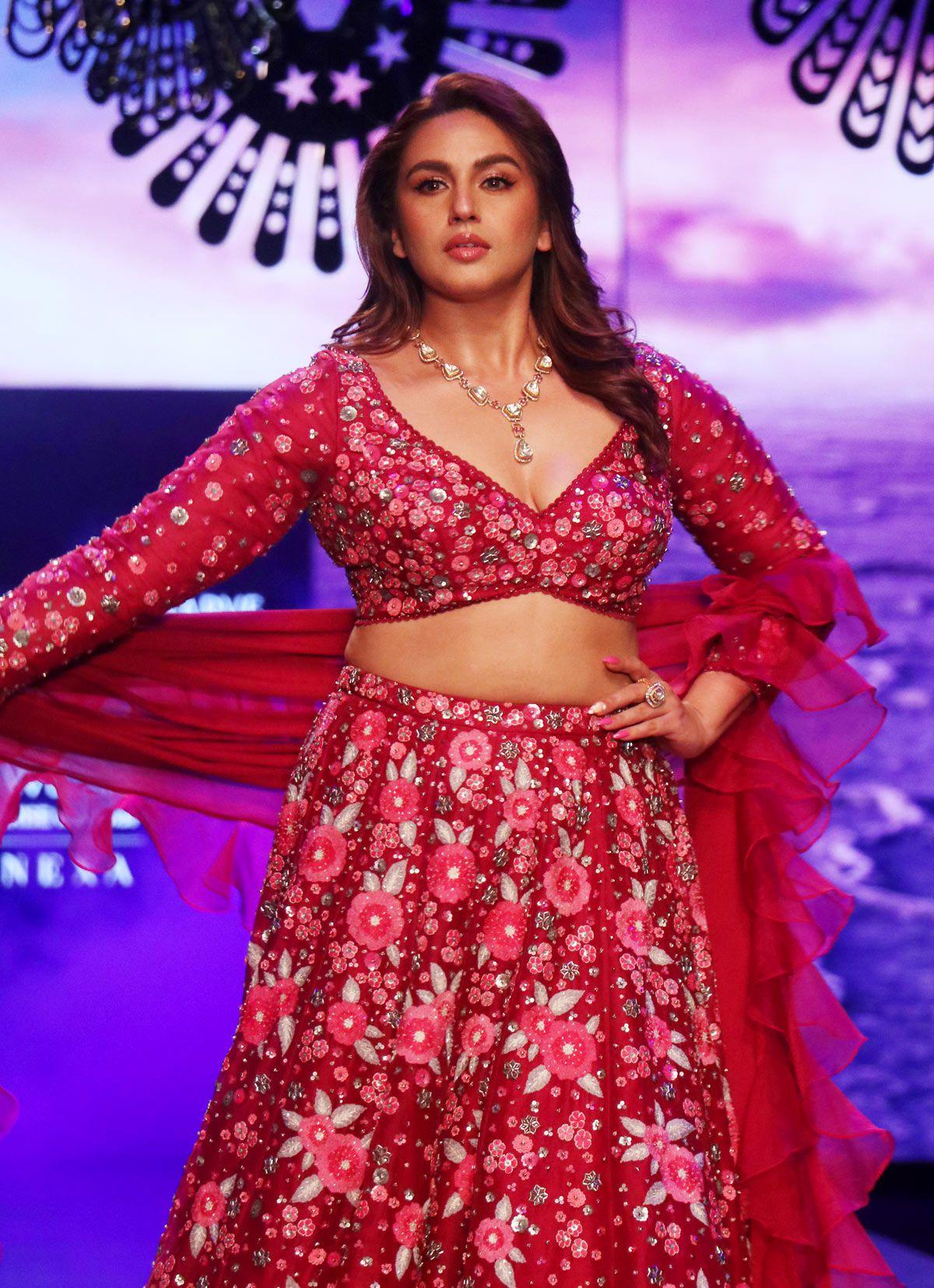 Huma Qureshi walks for Nachiket Barve at FDCI x Lakme Fashion Week 2022