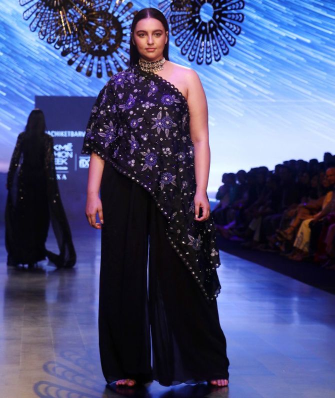 Huma Qureshi walks for Nachiket Barve at FDCI x Lakme Fashion Week 2022