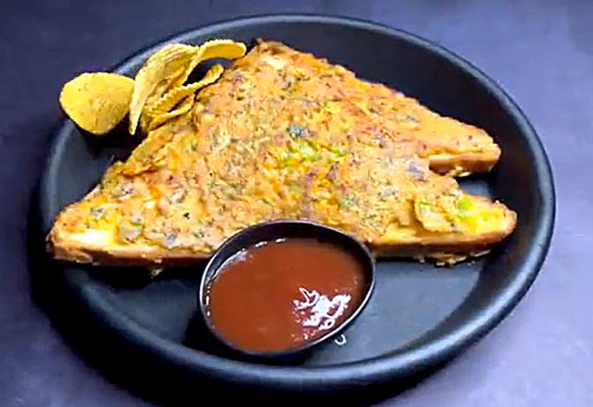 moong dal veggie toast