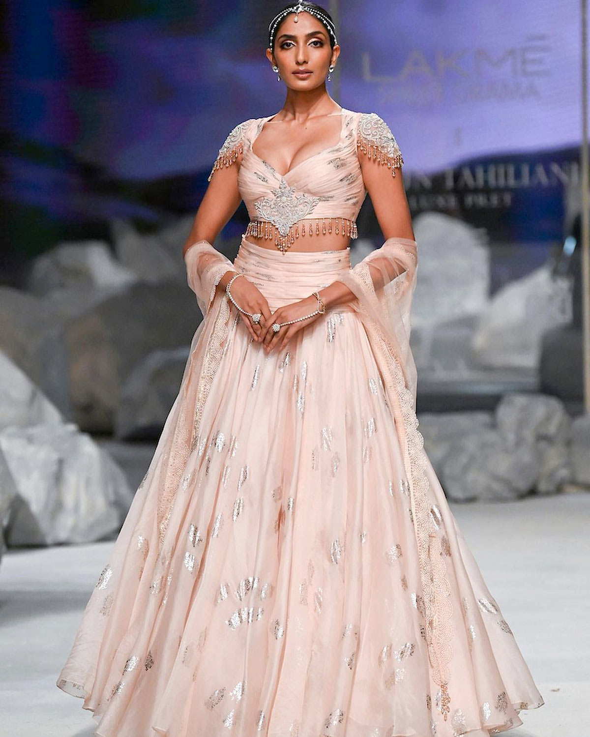 Aishwarya: Queen Of Stunning Saris - Rediff.com Get Ahead